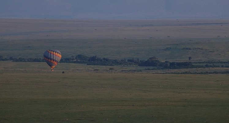 Book Kenya balloon safaris,YHA-Kenya Travel balloon safari package, Masai Mara ballooning, hot air balloon, balloon adventure